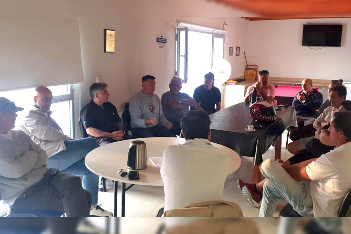 El Secreatrio General Jorge Frías y miembros de la Comisión Directiva encabezaron este lunes en Puerto Madryn una reunión con capitanes de la flota tangonera congeladora
